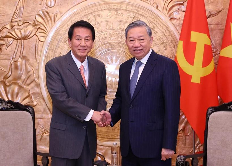 Le secrétaire général du Parti, Tô Lâm (droite), et l'ancien ambassadeur spécial Vietnam - Japon, Sugi Ryotaro. Photo: VNA