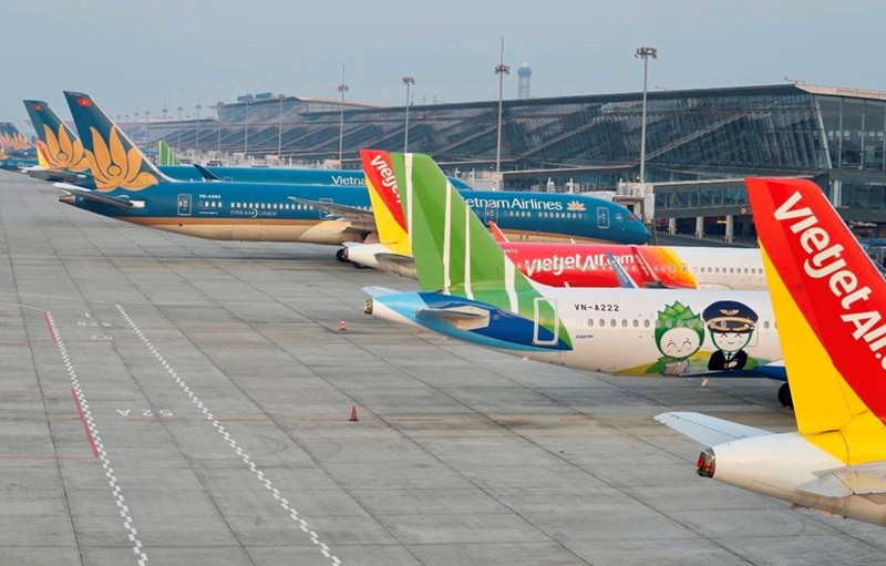 Avions de trois compagnies vietnamiennes à l’aéroport. Photo : Kinhtemoitruong.