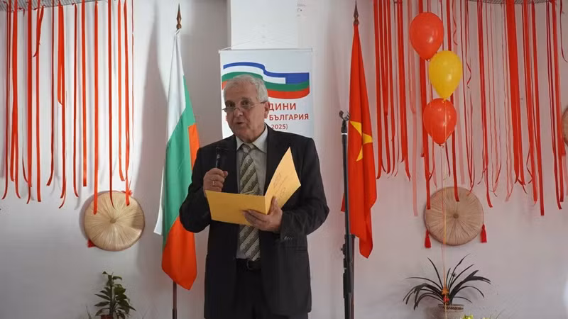 Un programme artistique renforçant l’amitié Vietnam–Bulgarie ảnh 1