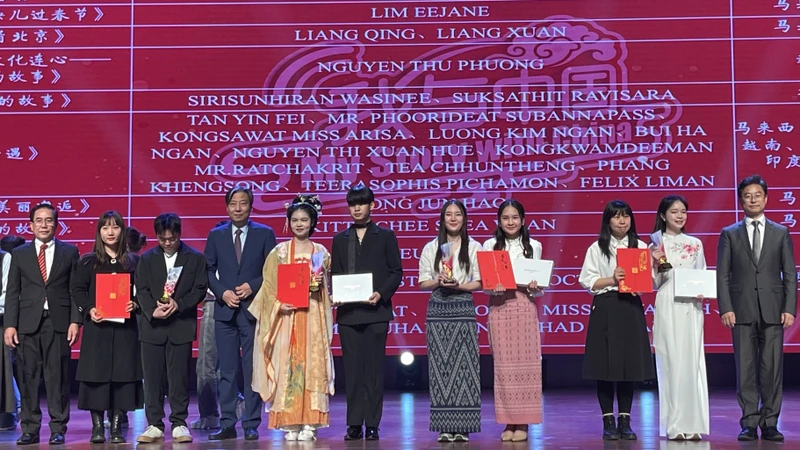 Cérémonie de remise des prix du concours de création vidéo. Photo: NDEL.