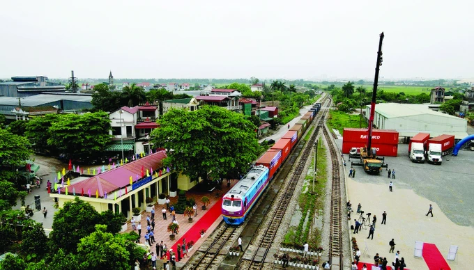 Le train part de la gare de Cao Xa (Hai Duong, au Nord) vers la Chine. Photo : SGGP.