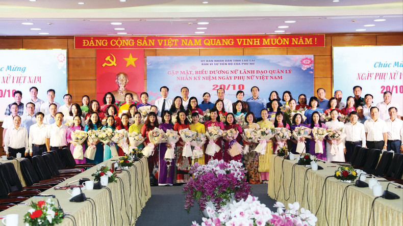 Cérémonie en l'honneur des femmes dirigeantes et gestionnaires à l'occasion de la Journée des Vietnamiennes, le 20 octobre dans la province de Lao Cai (au Nord). Photo : NDEL