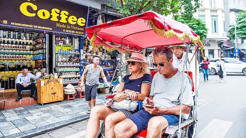 Faire une promenade dans le vieux quartier en cyclo-pousse est la meilleure façon de découvrir un Hanoï paisible et raffiné. Photo : dantri Faire une promenade dans le vieux quartier en cyclo-pousse est la meilleure façon de découvrir un Hanoï paisible et raffiné. Photo : dantri