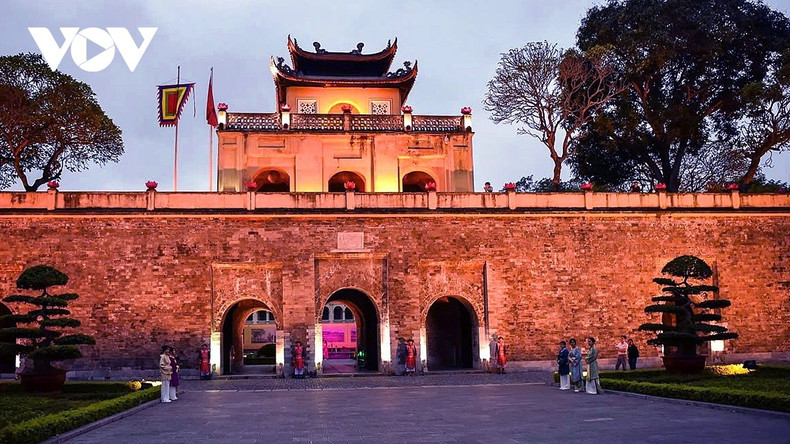 Classée au patrimoine mondial de l’UNESCO et située au cœur de Hanoï, la Cité impériale de Thang Long abrite des architectures qui ont été construites lors de différentes périodes de l’histoire. C’est le plus important de tous les sites de vestiges nationaux. Photo : VOV Classée au patrimoine mondial de l’UNESCO et située au cœur de Hanoï, la Cité impériale de Thang Long abrite des architectures qui ont été construites lors de différentes périodes de l’histoire. C’est le plus important de tous les sites de vestiges nationaux. Photo : VOV