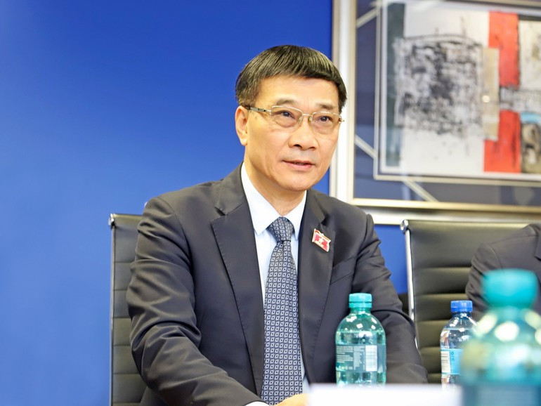Selon Vu Hong Thanh, le Vietnam et l’Afrique du Sud disposent d’un grand potentiel pour créer un nouvel élan au développement de leurs relations d’amitié et de coopération intégrale. Photo : VNA. Selon Vu Hong Thanh, le Vietnam et l’Afrique du Sud disposent d’un grand potentiel pour créer un nouvel élan au développement de leurs relations d’amitié et de coopération intégrale. Photo : VNA.