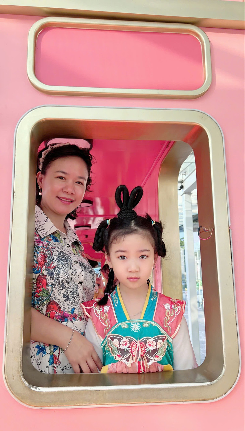 La docteure Tra My et sa fille CiCi. Photo : thoidai.vn