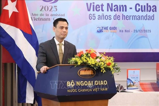 Le vice-ministre vietnamien des Affaires étrangères, Dang Hoang Giang, à la cérémonie de lancement du numéro spécial « Vietnam – Cuba : 65 ans d’amitié ». Photo : VNA.