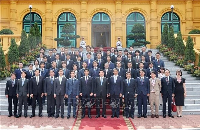 Le président de la République, Luong Cuong, et la délégation japonaise. Photo : VNA. Le président de la République, Luong Cuong, et la délégation japonaise. Photo : VNA.