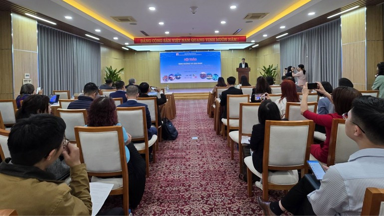 Vue générale du séminaire « Orientations et solutions pour la construction des chaînes d’approvisionnement sûres et durables pour les entreprises dans le nouveau contexte géopolitique », le 23 décembre à Hanoï. Photo : NDEL