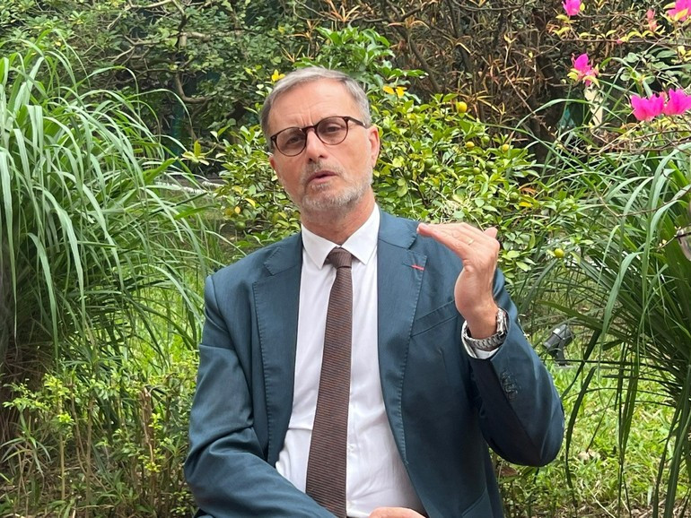 Selon l’ambassadeur de France au Vietnam, Olivier Brochet, l’Accord de Paris continue de jouer un rôle déterminant dans la maîtrise du réchauffement planétaire. Photo : NDEL