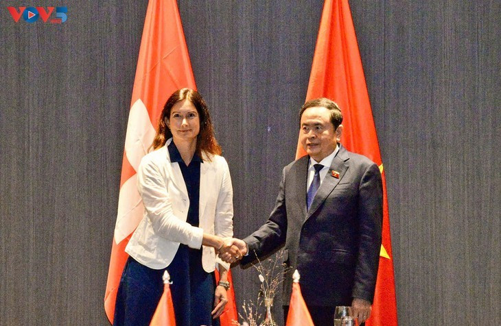 Le président de l’Assemblée nationale vietnamienne, Tran Thanh Man, et la présidente du Conseil national suisse, Maja Riniker. Photo : VOV. Le président de l’Assemblée nationale vietnamienne, Tran Thanh Man, et la présidente du Conseil national suisse, Maja Riniker. Photo : VOV.