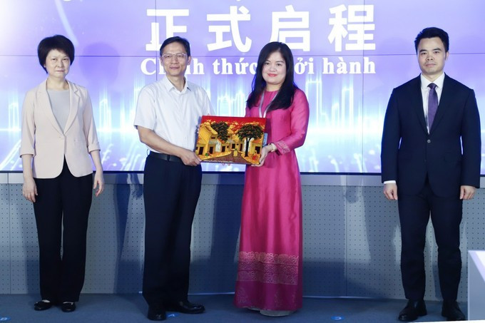 Ces dernières années, les organes de presse chinois, dont le Quotidien du Guangxi, ont mené de nombreux programmes et projets de coopération fructueux avec leurs homologues vietnamiens, contribuant à renforcer la compréhension mutuelle et l’amitié entre les deux pays et les deux peuples. Photo : SGGP Ces dernières années, les organes de presse chinois, dont le Quotidien du Guangxi, ont mené de nombreux programmes et projets de coopération fructueux avec leurs homologues vietnamiens, contribuant à renforcer la compréhension mutuelle et l’amitié entre les deux pays et les deux peuples. Photo : SGGP