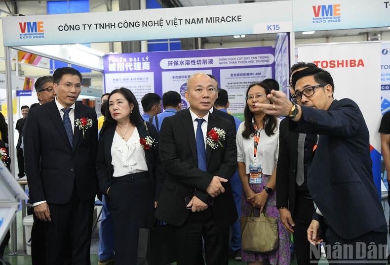 Au cours des trois dernières décennies, la coopération Vietnam – Japon n’a cessé d'être renforcée dans de nombreux secteurs, dont les industries auxiliaires sont un pilier important. Photo : NDEL. Au cours des trois dernières décennies, la coopération Vietnam – Japon n’a cessé d'être renforcée dans de nombreux secteurs, dont les industries auxiliaires sont un pilier important. Photo : NDEL.
