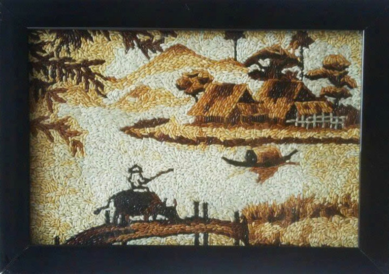 Pour avoir une belle peinture en grains de riz, il faut faire preuve de minutie et de créativité. Photo : giaoducthoidai.vn Pour avoir une belle peinture en grains de riz, il faut faire preuve de minutie et de créativité. Photo : giaoducthoidai.vn