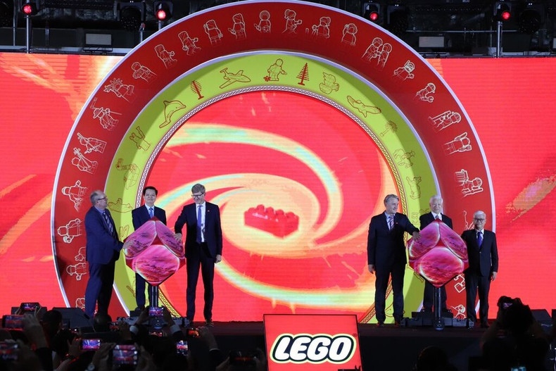 Cérémonie d'inauguration de l'usine Lego à Binh Duong. Photo : VNA Cérémonie d'inauguration de l'usine Lego à Binh Duong. Photo : VNA