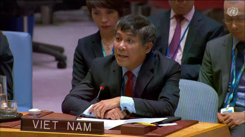 Le vice-ministre vietnamien Nguyên Minh Vu a jugé nécessaire de renforcer la coordination entre le Conseil de sécurité et les organes de développement de l'ONU, notamment le Conseil économique et social (ECOSOC) et la Commission de consolidation de la paix. Photo : baoquocte.vn vu.jpg
