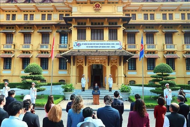 Le vice-ministre permanent des Affaires étrangères, Nguyên Minh Vu, prend la parole. Photo: VNA Le vice-ministre permanent des Affaires étrangères, Nguyên Minh Vu, prend la parole. Photo: VNA