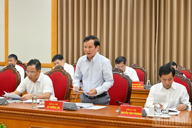 Le secrétaire du Comité du Parti de la ville de Hue, Le Truong Luu, prend la parole. Photo : NDEL