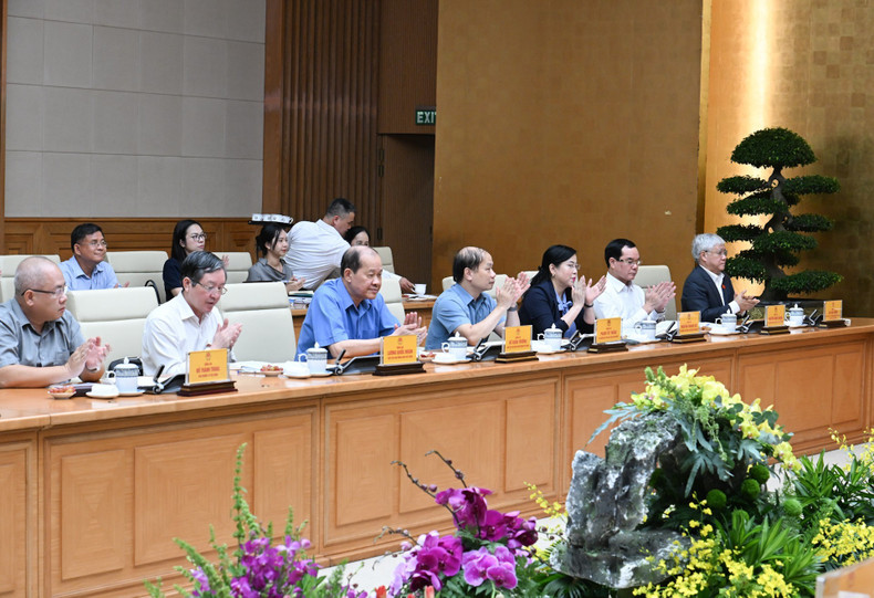 Ces dernières années, de nombreux mouvements d’émulation sont mis en œuvre de manière efficace au sein du Parti, du peuple et de l’armée, faisant émerger des modèles exemplaires à diffuser largement. Photo : Tran Hai/NDEL