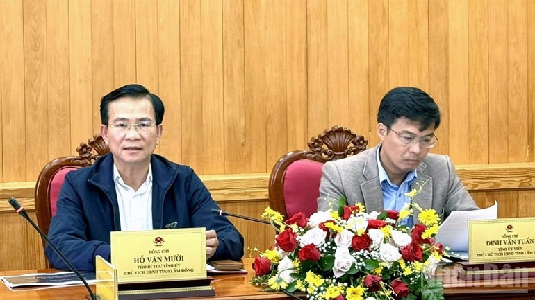 Selon le président du Comité populaire de Lam Dong, Ho Van Muoi, l’établissement des relations de jumelage avec la province cubaine de Sancti Spíritus ouvrirait de nouvelles perspectives de coopération dans différents domaines, dont les hautes technologies, la culture, la science et le tourisme. Photo : NDEL Selon le président du Comité populaire de Lam Dong, Ho Van Muoi, l’établissement des relations de jumelage avec la province cubaine de Sancti Spíritus ouvrirait de nouvelles perspectives de coopération dans différents domaines, dont les hautes technologies, la culture, la science et le tourisme. Photo : NDEL
