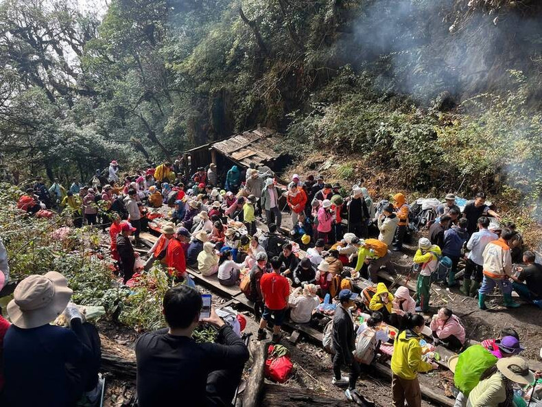 Point culminant de la chaîne de montagnes de Ta Xua, le Phu Sa Phin est une destination prisée des amateurs de trekking. Photo : Do Hoang Dung