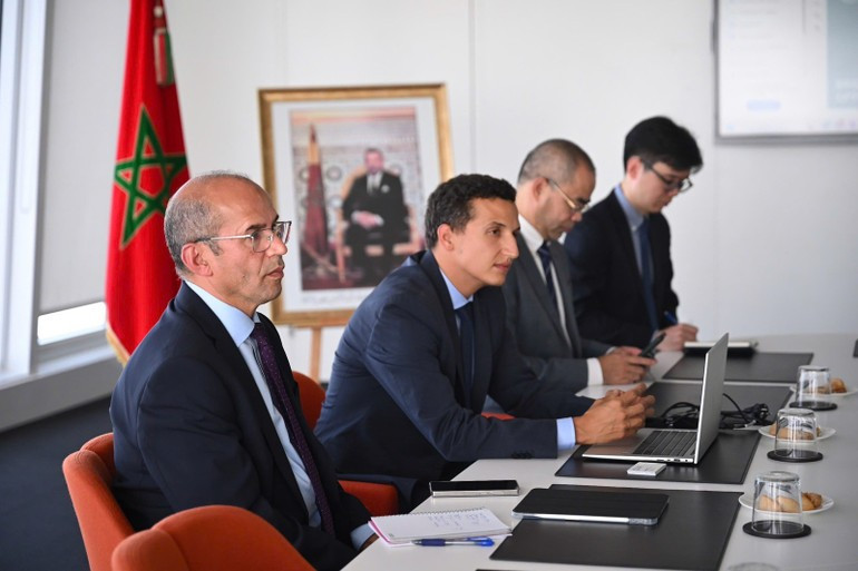 Lors de la séance de travail, les deux parties ont échangé sur les expériences en matière de développement des centres financiers et des normes de finance numérique, ainsi que sur les services financiers durables conformes aux standards internationaux. Photo : NDEL Lors de la séance de travail, les deux parties ont échangé sur les expériences en matière de développement des centres financiers et des normes de finance numérique, ainsi que sur les services financiers durables conformes aux standards internationaux. Photo : NDEL