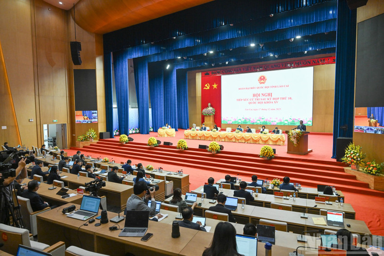 Vue générale de la rencontre avec des électeurs de Lao Cai. Photo : Duy Linh/NDEL