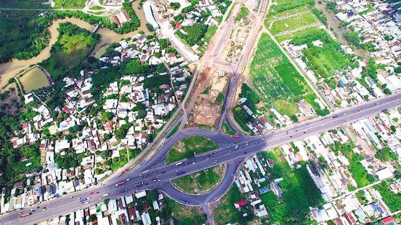 Une fois mise en service, l’autoroute Ben Luc – Long Thanh permettra de raccourcir la distance entre les localités du delta du Mékong et le port de Cai Mep – Thi Vai ainsi que l’aéroport de Long Thanh. Photo : baodautu.vn bl.jpg