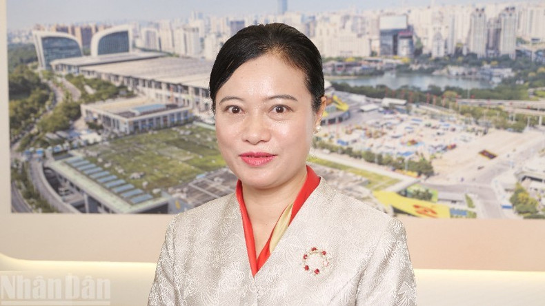 Wei Zhaohui, secrétaire générale de la Foire Chine – ASEAN (CAEXPO), qui est également directrice du Département des expositions internationales du Guangxi. Photo : NDEL Wei Zhaohui, secrétaire générale de la Foire Chine – ASEAN (CAEXPO), qui est également directrice du Département des expositions internationales du Guangxi. Photo : NDEL