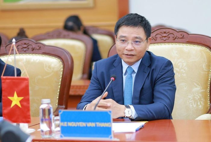 Le ministre vietnamien des Finances, Nguyen Van Thang, a réaffirmé la détermination du gouvernement et du ministère vietnamien des Finances à développer un marché boursier équitable, transparent, efficace et conforme aux normes internationales. Photo : tapchitaichinh.vn Le ministre vietnamien des Finances, Nguyen Van Thang, a réaffirmé la détermination du gouvernement et du ministère vietnamien des Finances à développer un marché boursier équitable, transparent, efficace et conforme aux normes internationales. Photo : tapchitaichinh.vn
