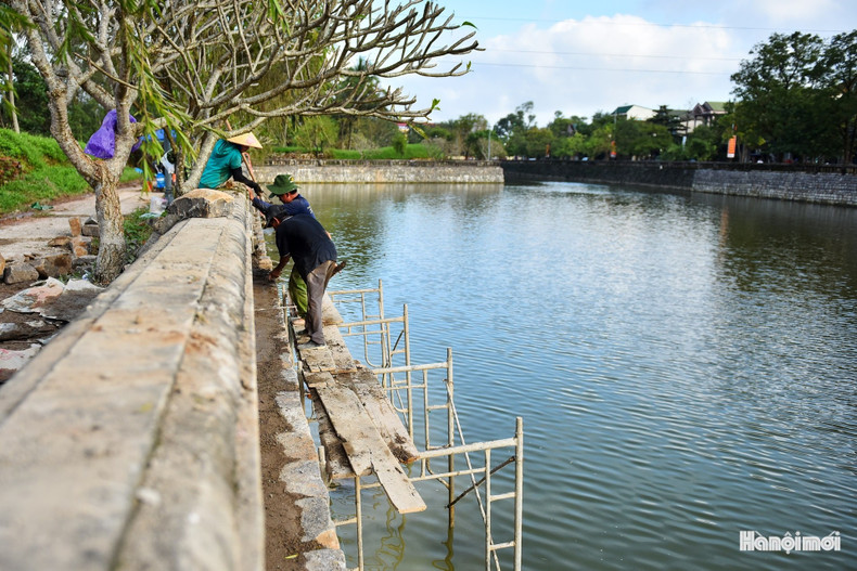 Autour du site, les espaces verts et les plans d’eau sont repensés pour offrir un paysage harmonieux tout en garantissant la pérennité des structures anciennes. Photo : hanoimoi.vn
