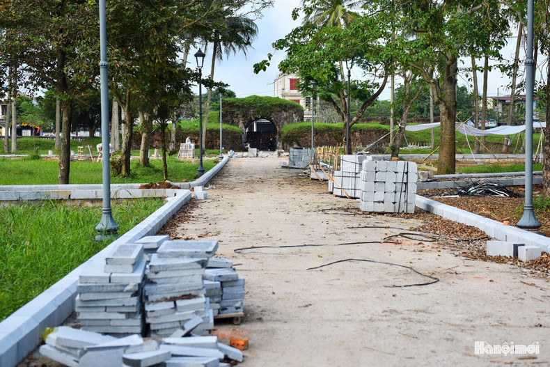 Le projet comprend de nombreux volets importants : réhabilitation des voies internes, consolidation des remparts, aménagement paysager et amélioration des infrastructures d’accueil. Photo : hanoimoi.vn