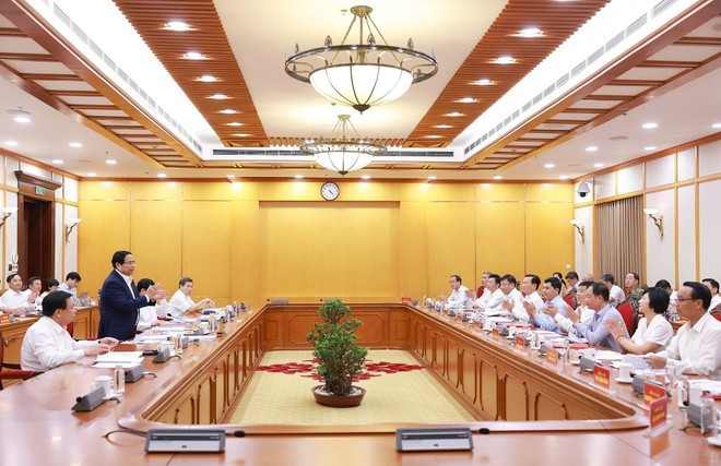 Le Premier ministre Pham Minh Chinh travaille avec le comité permanent du Comité du Parti de Lâm Dông. Photo: VNA Le Premier ministre Pham Minh Chinh travaille avec le comité permanent du Comité du Parti de Lâm Dông. Photo: VNA