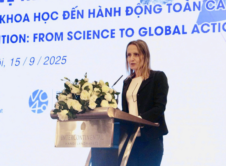 Tina Chondraki Birmpili, directrice exécutive du Fonds multilatéral pour l'application du Protocole de Montréal, apprécie hautement les mesures proactives prises par le Vietnam dans la protection de la couche d'ozone. Photo : mae.gov.vn Tina Chondraki Birmpili, directrice exécutive du Fonds multilatéral pour l'application du Protocole de Montréal, apprécie hautement les mesures proactives prises par le Vietnam dans la protection de la couche d'ozone. Photo : mae.gov.vn