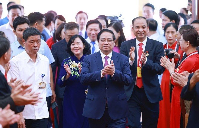 Le Premier ministre au premier Congrès de l’organisation du Parti du quartier de Tây Hô. Photo: VNA Le Premier ministre au premier Congrès de l’organisation du Parti du quartier de Tây Hô. Photo: VNA