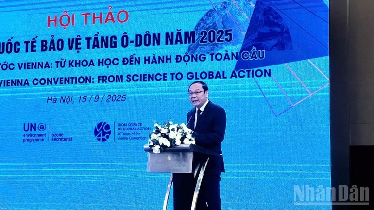 Le vice‑ministre vietnamien de l’Agriculture et de l’Environnement, Le Cong Thanh, prend la parole lors du colloque. Photo : NDEL Le vice‑ministre vietnamien de l’Agriculture et de l’Environnement, Le Cong Thanh, prend la parole lors du colloque. Photo : NDEL