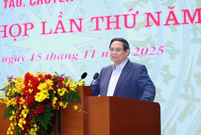 Le Premier ministre Pham Minh Chinh prend la parole lors de la réunion. Photo : VNA