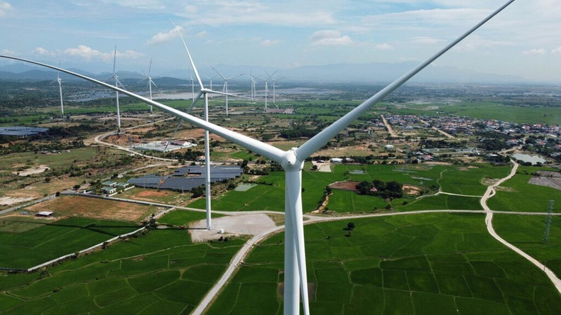 Un projet d'électricité éolienne dans la province de Ninh Thuân, au Centre. Photo : VNA dien-gio.jpg