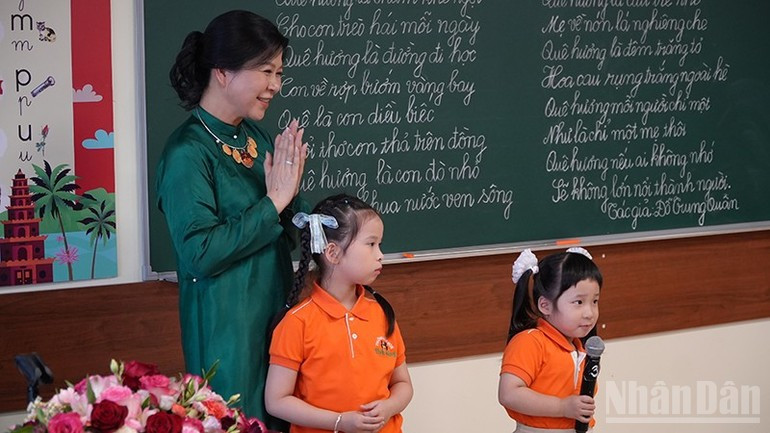 Mme Ngo Phuong Ly s’est félicitée du succès des programmes de promotion de la langue vietnamienne auprès de la communauté vietnamienne en Russie. Photo : NDEL Mme Ngo Phuong Ly s’est félicitée du succès des programmes de promotion de la langue vietnamienne auprès de la communauté vietnamienne en Russie. Photo : NDEL