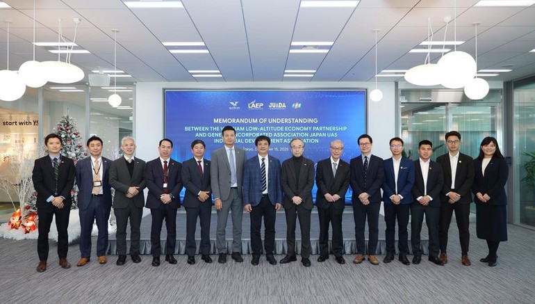 La LAEP et la JUIDA s’engagent à coopérer étroitement dans la formation et le développement des ressources humaines, notamment dans les domaines de l’exploitation et de la coordination des UAV, des nouvelles technologies et de la gestion selon les normes internationales. Photo : NDEL