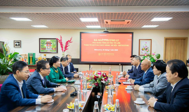 Mme Ngo Phuong Ly a exprimé l’espoir que le complexe INCENTRA continuera à promouvoir son rôle de passerelle culturelle importante entre le Vietnam et la Russie. Photo : Ambassade du Vietnam en Russie ly.jpg