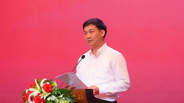 Dans son discours d’ouverture, Nguyen Van Cong, vice-président du Comité populaire de la province de Quang Ninh, juge nécessaire d’élaborer des orientations, mécanismes et politiques favorables au développement des entreprises. Photo : NDEL. Dans son discours d’ouverture, Nguyen Van Cong, vice-président du Comité populaire de la province de Quang Ninh, juge nécessaire d’élaborer des orientations, mécanismes et politiques favorables au développement des entreprises. Photo : NDEL.