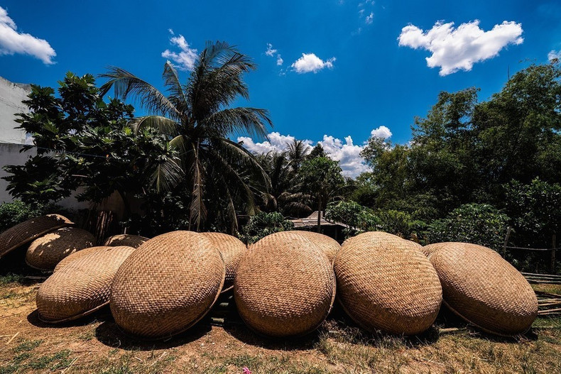Il faut de 8 à 10 jours de travail pour fabriquer un bateau rond en bambou de qualité. Photo: VNA