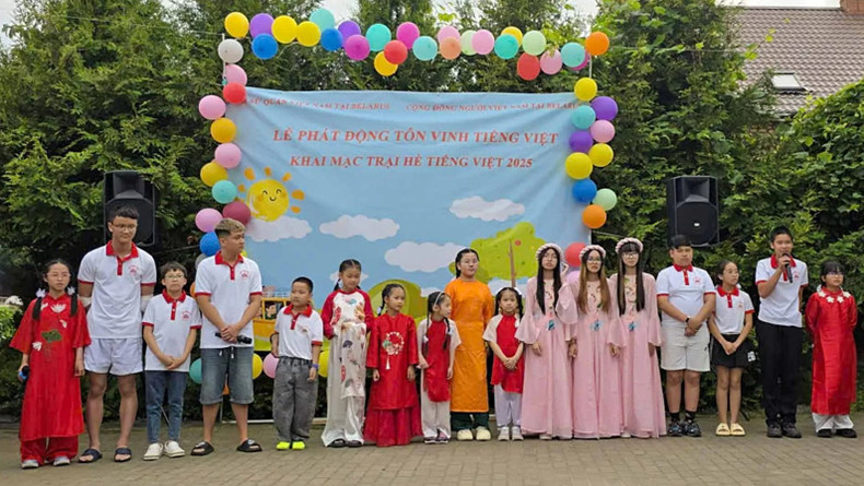 Cette année, le 4e Camp d’été de la langue vietnamienne au Bélarus s’est déroulé pendant quatre jours, avec de nombreuses activités attrayantes et créatives destinées aux enfants d’origine vietnamienne de tous âges. Photo : Ambassade du Vietnam au Bélarus. c.jpg