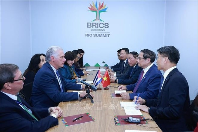 Le Premier ministre Pham Minh Chinh rencontre le premier secrétaire du Parti communiste de Cuba (PCC) et président cubain Miguel Diaz Canel. Photo : VNA. Le Premier ministre Pham Minh Chinh rencontre le premier secrétaire du Parti communiste de Cuba (PCC) et président cubain Miguel Diaz Canel. Photo : VNA.