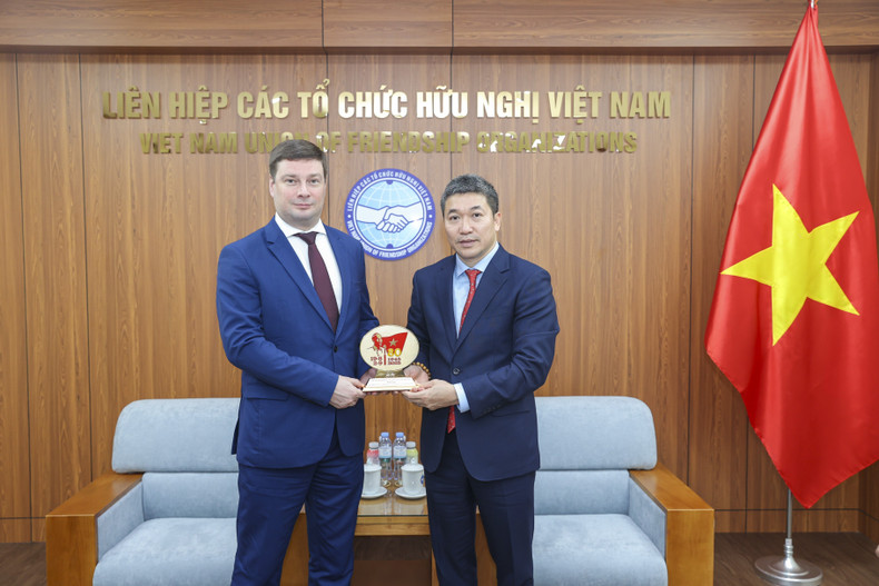 Le vice-recteur chargé des relations internationales de l’Université d’État de Saint-Pétersbourg, Sergey Andryushin, souhaite promouvoir une coopération plus étroite et efficace avec d’autres universités vietnamiennes dans les domaines à fort potentiel tels que l’intelligence artificielle ou les technologies de l’information. Photo : thoidai.vn