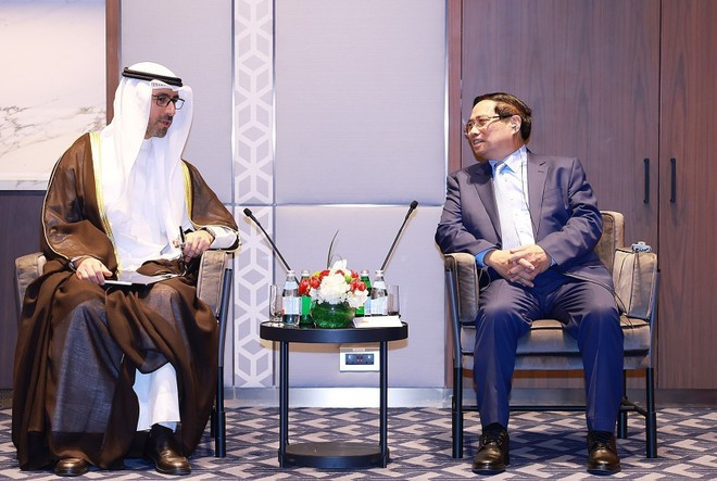 Le Premier ministre vietnamien Pham Minh Chinh (à droite) et le directeur général de la Kuwait Petroleum Corporation (KPC), Shaikh Nawaf S. Al-Sabah. Photo: VNA