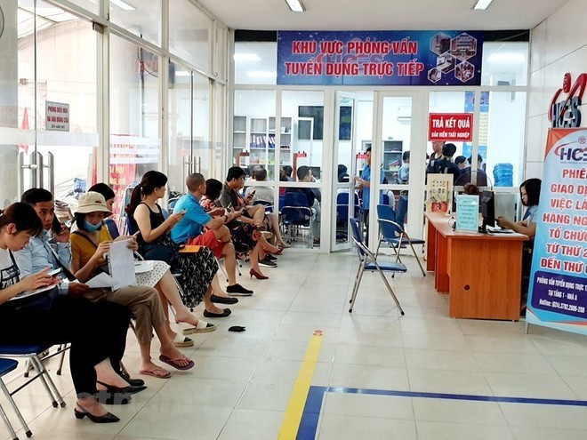 Le Code du travail (amendé) encourage les travailleurs à retourner sur le marché du travail plutôt que de dépendre indéfiniment des prestations sociales. Photo : VNA Le Code du travail (amendé) encourage les travailleurs à retourner sur le marché du travail plutôt que de dépendre indéfiniment des prestations sociales. Photo : VNA