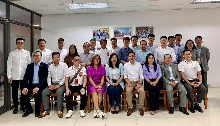 La vice-ministre des Affaires étrangères, Le Thi Thu Hang, a appelé les intellectuels vietnamiens de l’étranger, dont les jeunes, à participer activement à l’élaboration des politiques en faveur du développement socioéconomique national dans le nouveau contexte. Photo : baoquocte.vn La vice-ministre des Affaires étrangères, Le Thi Thu Hang, a appelé les intellectuels vietnamiens de l’étranger, dont les jeunes, à participer activement à l’élaboration des politiques en faveur du développement socioéconomique national dans le nouveau contexte. Photo : baoquocte.vn