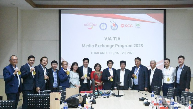 Renforcer la coopération Vietnam – Thaïlande dans le domaine médiatique ne contribue pas seulement à resserrer les liens culturels entre les deux pays et les deux peuples, mais permet également de concrétiser la vision du partenariat stratégique intégral bilatéral. Photo : Xuan Son/NDEL. Renforcer la coopération Vietnam – Thaïlande dans le domaine médiatique ne contribue pas seulement à resserrer les liens culturels entre les deux pays et les deux peuples, mais permet également de concrétiser la vision du partenariat stratégique intégral bilatéral. Photo : Xuan Son/NDEL.